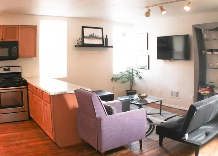 Apartment 3 Bedroom Southside Loft - Amazing Location *