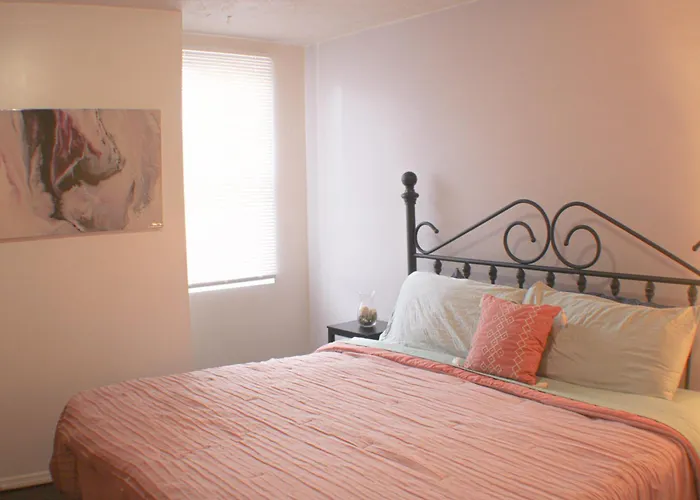 Apartment 3 Bedroom Southside Loft - Amazing Location