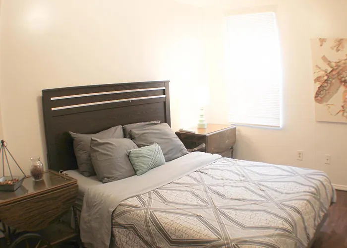 Apartment 3 Bedroom Southside Loft - Amazing Location